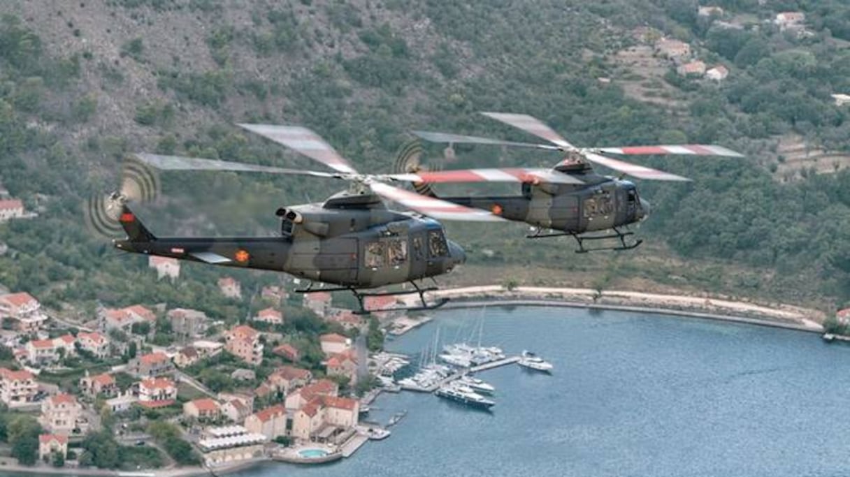 Deux hélicoptères Bell-412 EPI en action.
