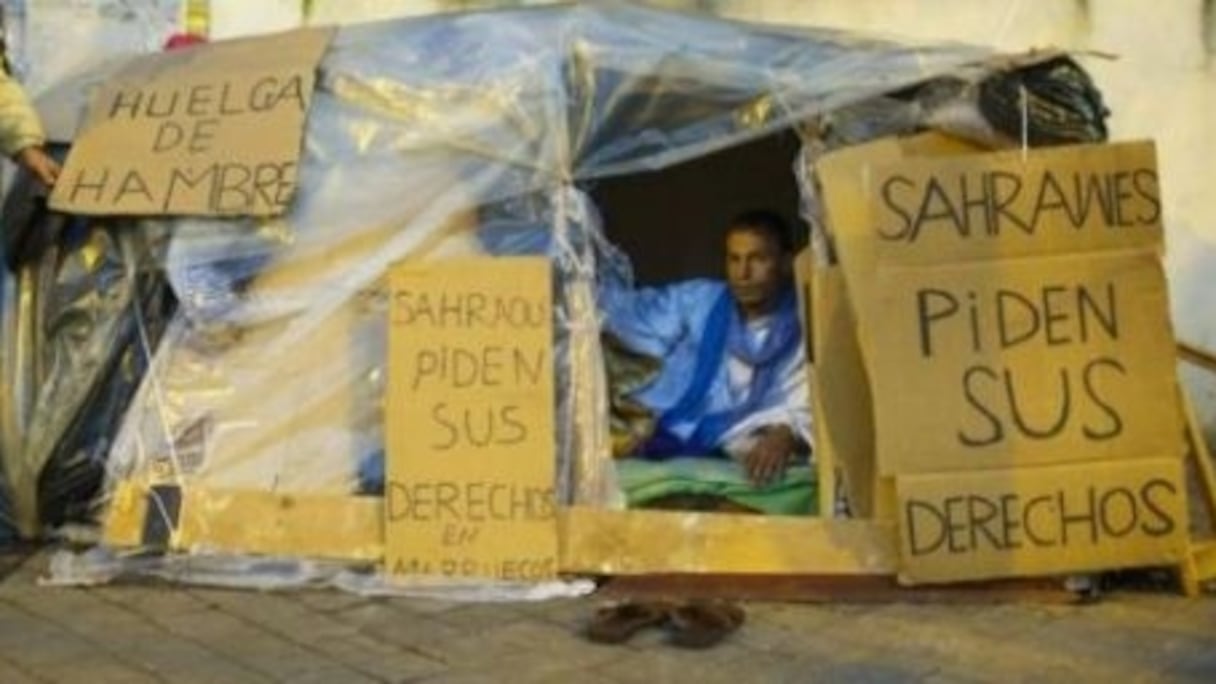 En panne d'emploi mais aussi et surtout d'idées, ces trois activistes téléguidés visiblement à partir de Tindouf font leur cirque bas de gamme devant l'ambassade du Maroc en Espagne.
