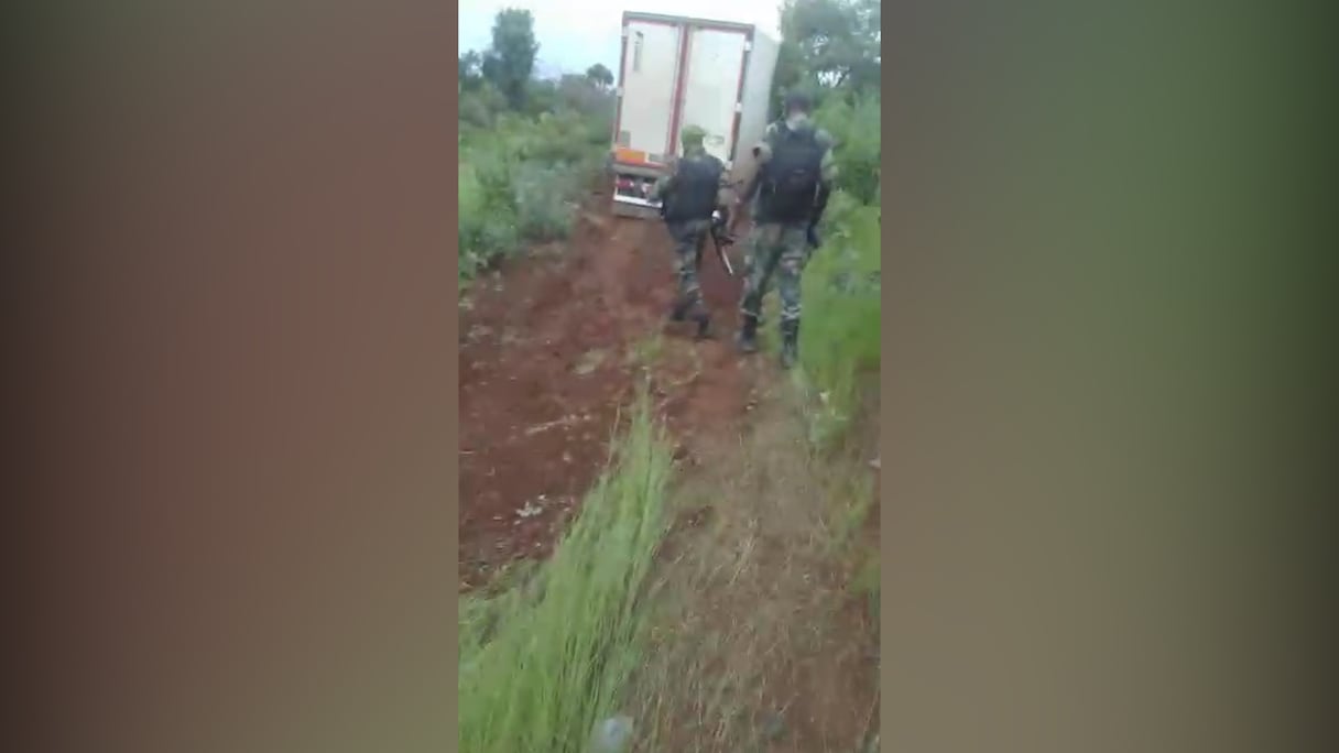 L'embuscade a eu lieu sur une route à 300 km de Bamako. Deux camionneurs marocains ont été tués par des hommes armés et cagoulés, un autre est blessé et un quatrième chauffeur est sorti indemne de cette attaque, survenue samedi 11 septembre 2021. 
