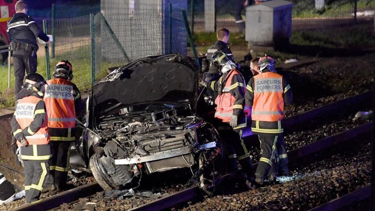 La voiture percutée par le train. 
