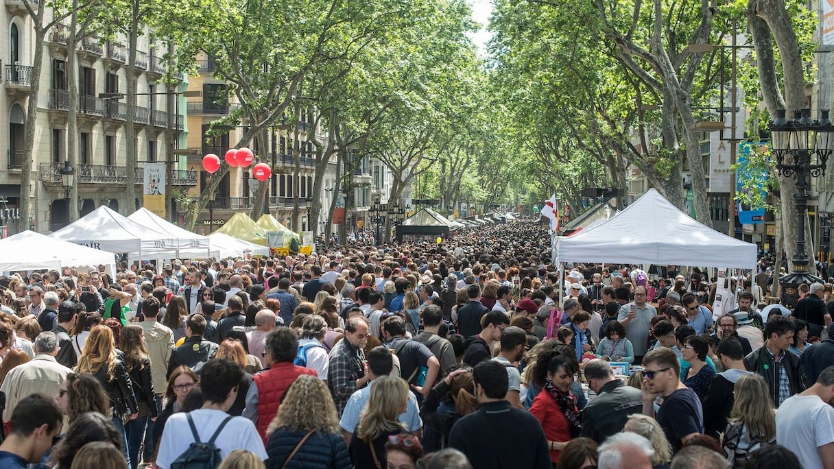 Sur les Ramblas, la grande avenue populaire de Barcelone, le 23 avril 2017. 
