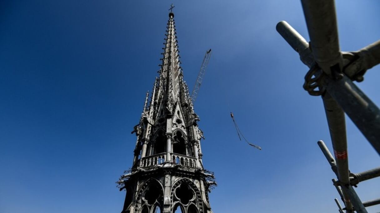 La flèche de Notre-Dame.
