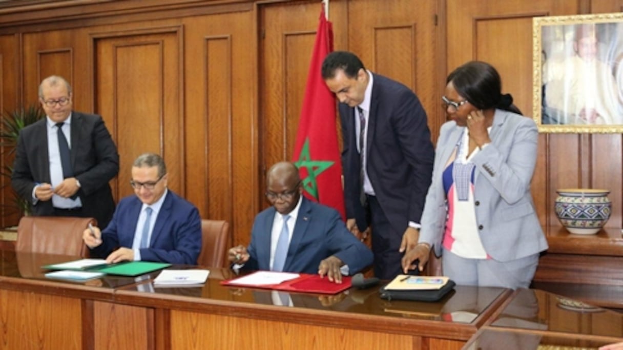 Mohammed Boussaid, ministre de l’Economie et des finances, et Zounguere Sokambi Armand Guy, vice-président de la Banque de développement des Etats d’Afrique centrale (BDEAC).
