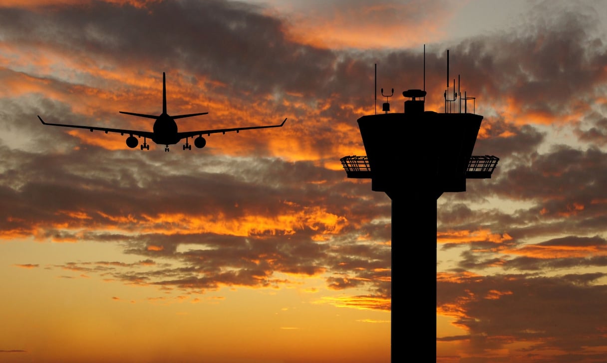 Une tour de contrôle d'un aéroport. Photographie d'illustration.