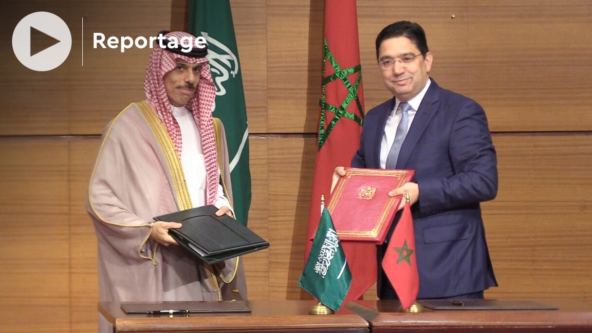 Nasser Bourita et de son homologue saoudien, le prince Faisal bin Farhan Bin Abdellah Al-Saoud, lors de la 13e session de la commission mixte de coopération politique et économique, jeudi 16 juin 2022, à Rabat.
