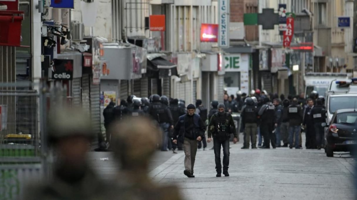 Photo prise sur le théâtre de l'opération antiterroriste effectuée ce mercredi matin à Saint-Denis par les forces d'élite françaises.
