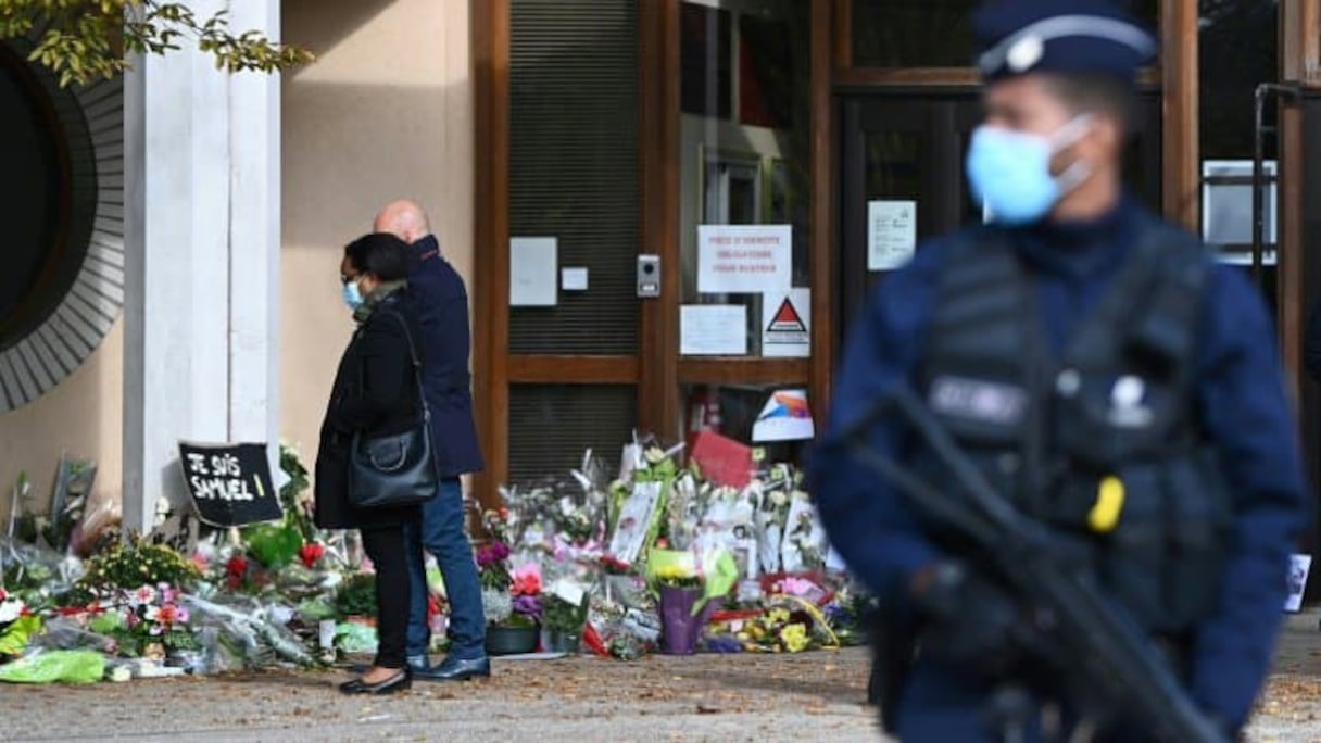 Devant le collège du Bois d'Aulne où travaillait Samuel Paty, le 19 octobre 2020. 
