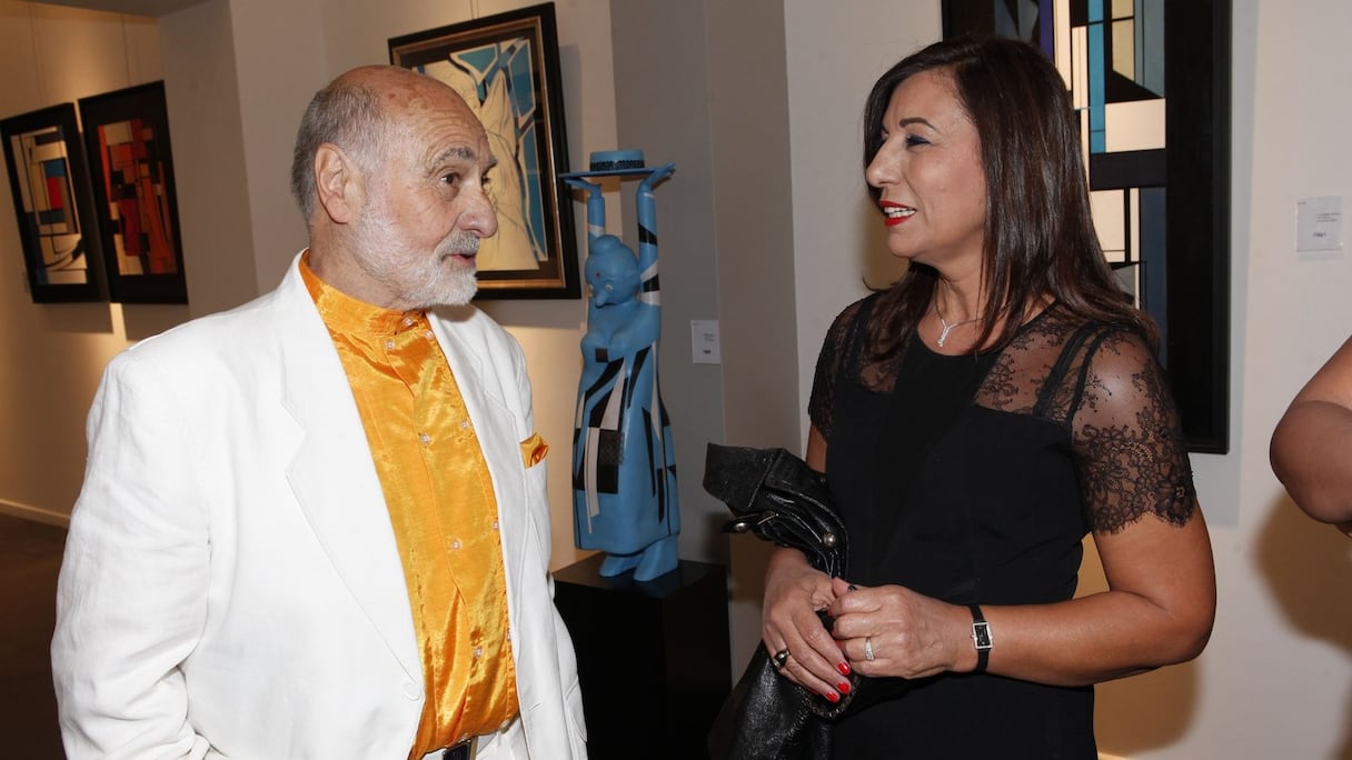 Et le fabuleux travail de l'artiste n'a pas manqué d'interpeller les personnes présentes au vernissage, qu'il s'agisse d'amateurs épris d'art ou de professionnels. L'artiste Wafa Mezouar a ainsi échangé avec Jean-Baptiste Valadié autour de ses oeuvres.