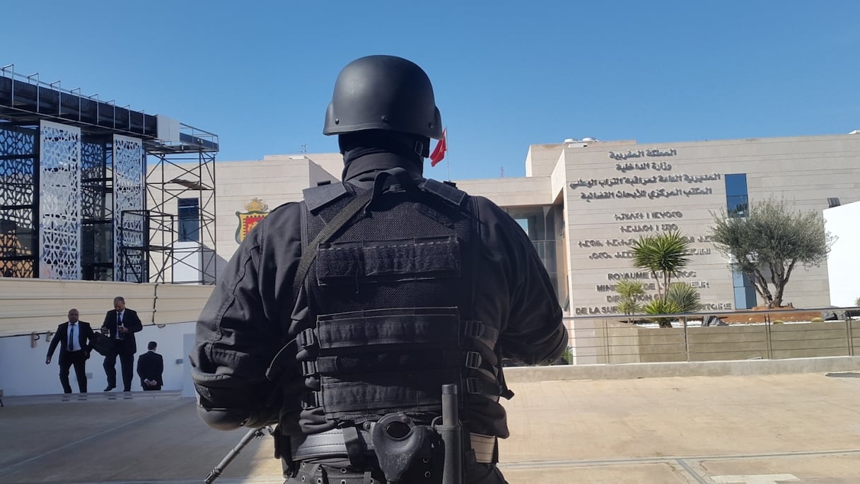 Un élément des forces d'intervention du Bureau central d'investigations judiciaires, au quartier général du BCIJ à Salé.
