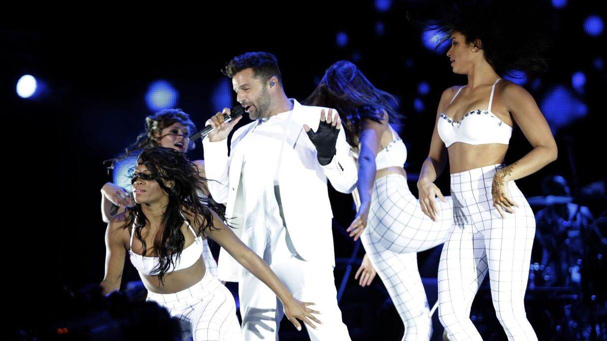 "La vida loca", "Shake your bon-bon", "La copa de la vida"... Ricky Martin a fait danser le public sur ses grands succès. Des tubes qui ont traversé toutes les frontières. 
