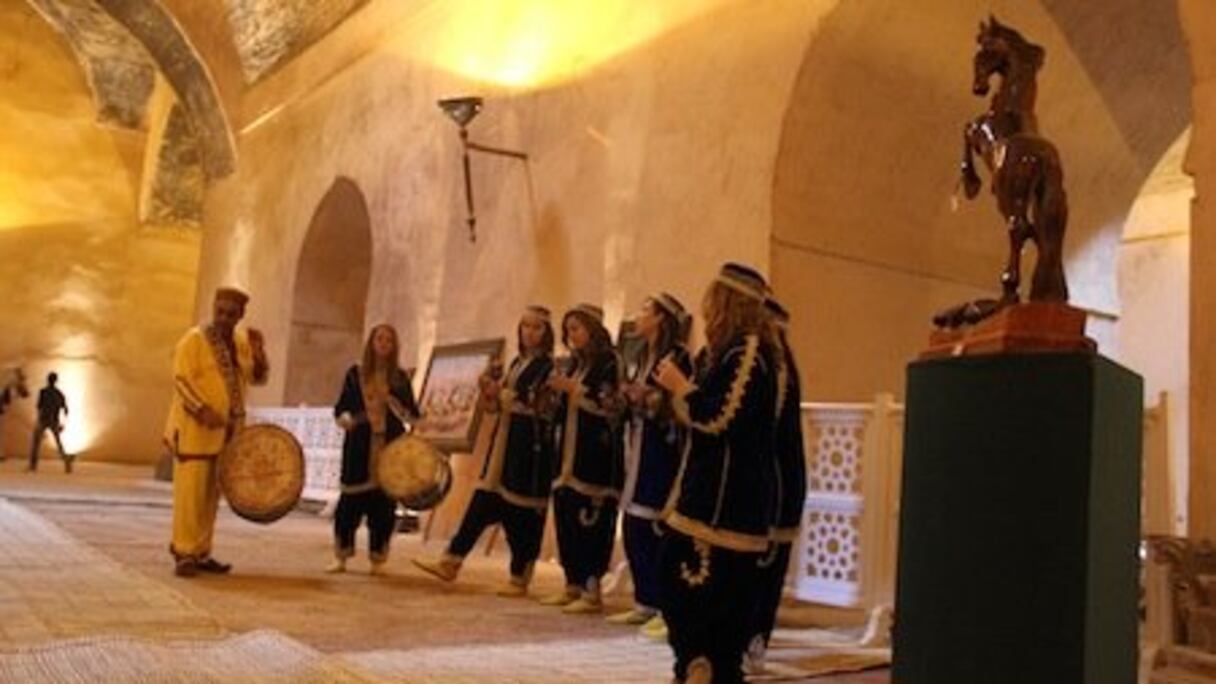 Toute la richesse et la beauté de la tradition marocaine, avec Bnat Gnaoua, dans un festival unique d'authenticité!