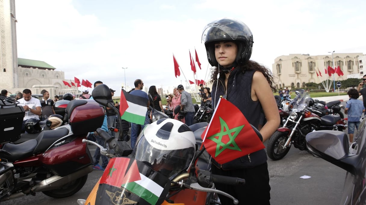 Le rassemblement, une initiative des associations et des clubs Moto du Maroc, a eu lieu devant la mosquée Hassan II, à Casablanca, à 16h30.
