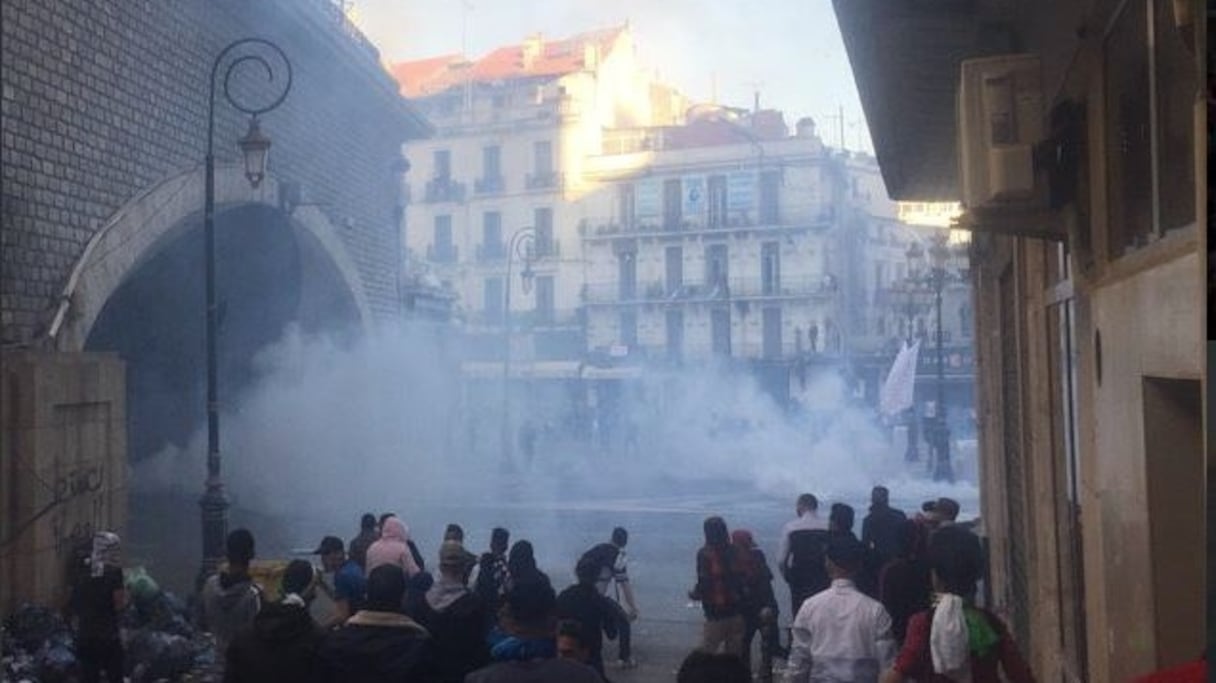 N'usez pas (encore) de bombes lacrymogènes, le régime prédateur a déjà assez fait couler autant de larmes! 
