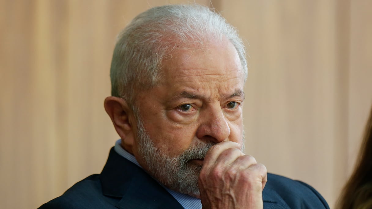 Le président brésilien Luiz Inacio Lula da Silva assiste à un petit-déjeuner de presse avec des journalistes accrédités au Palais du Planalto à Brasilia le 12 janvier 2023. 
