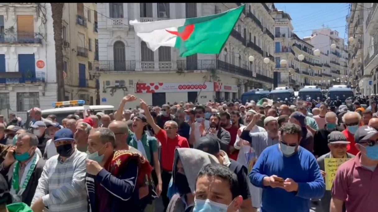 Des milliers de manifestants ont envahi les artères d'Algér à l'occasion du 116ème vendredi du Hirak. Le régime brandit la menace d'interdiction des marches.
