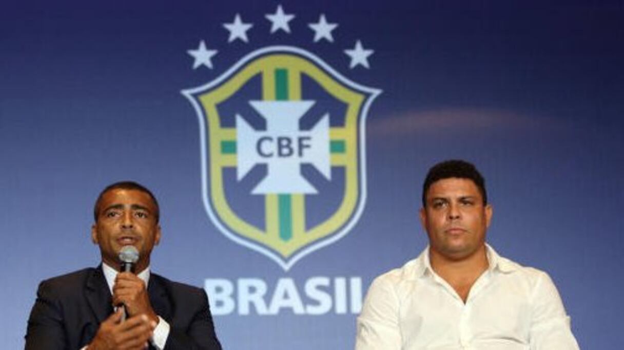 Romario et Ronaldo, deux gloires du football brésilien, se livrent une bataille via médias interposés.