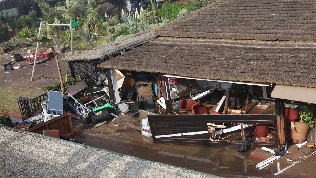 Le Tahiti Beach a été dévasté. Ce sont des images de désolation que le complexe offrait aujourd'hui à la vue des passants. 
