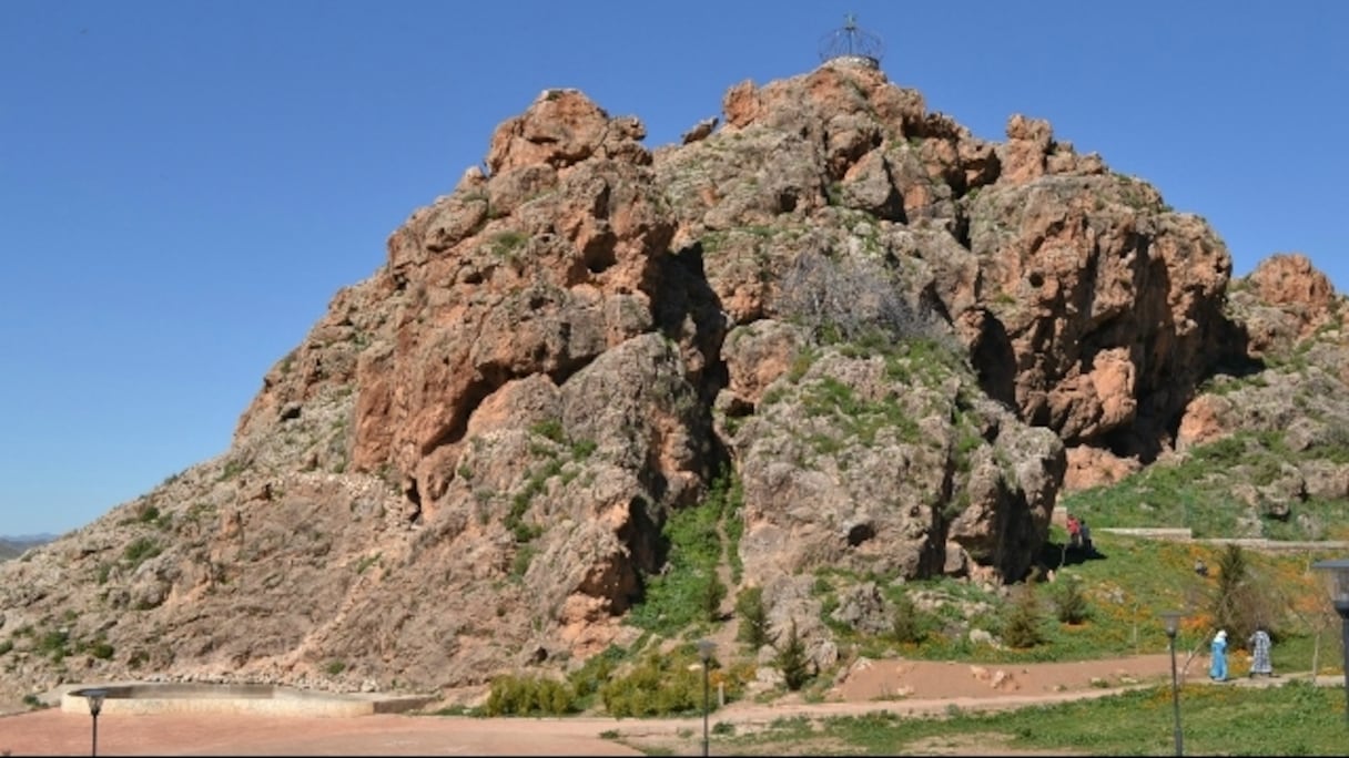 Azrou: le Rocher qui a donné son nom à la ville.
