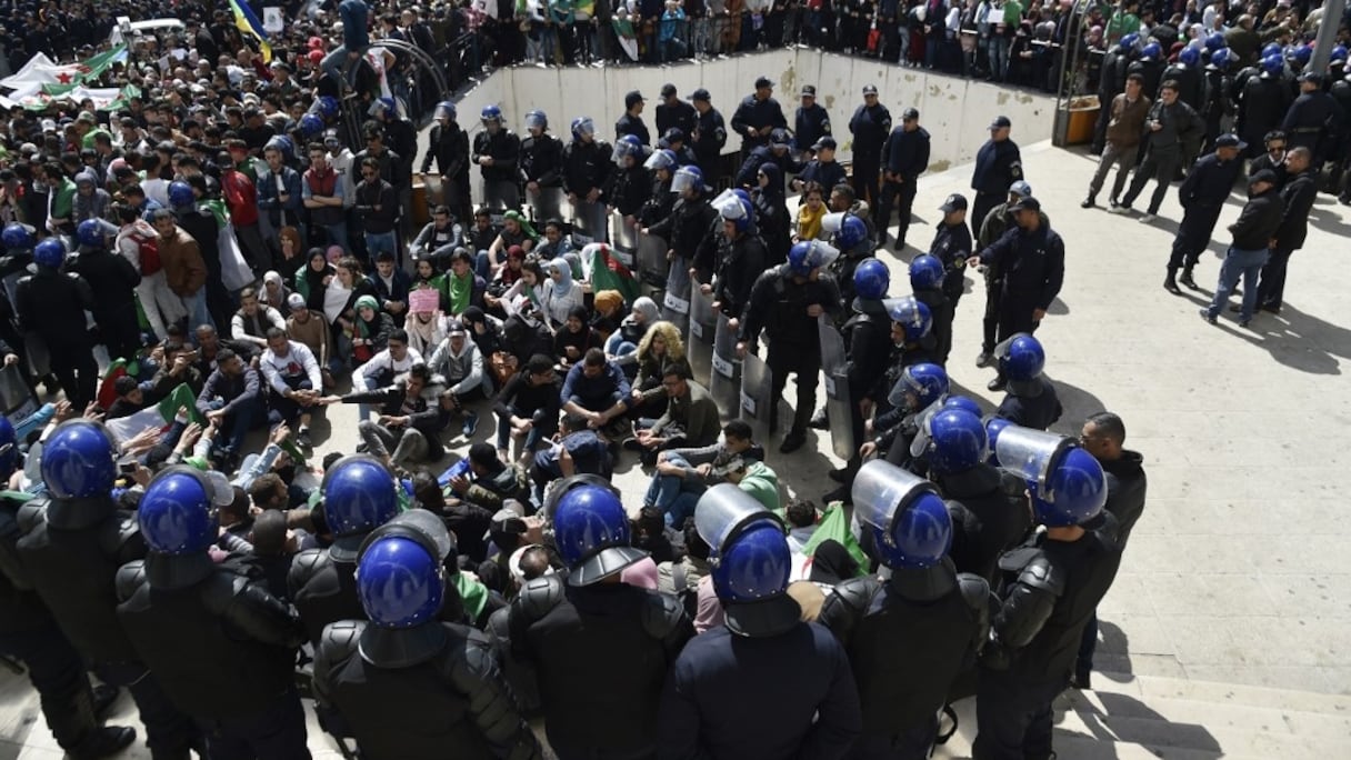 Les Algériens dans la rue pour le 8e vendredi consécutif.
