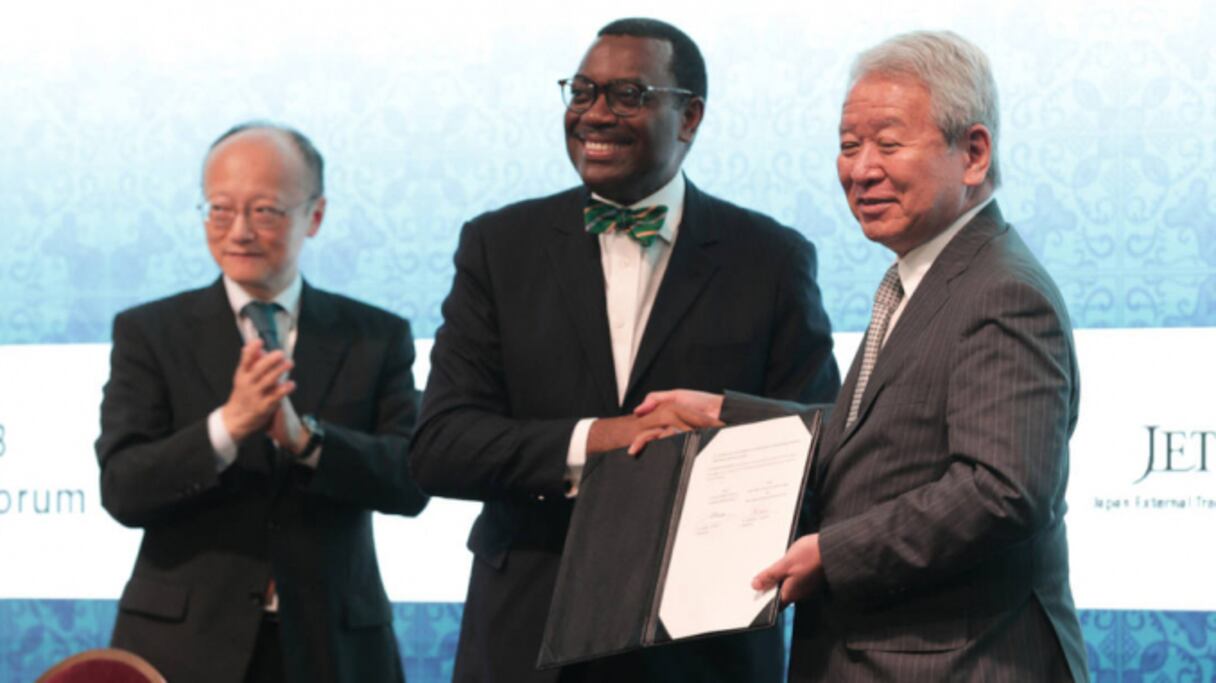 De g. à dr.: Masato Kanda, vice-ministre des Finances pour les affaires internationales du Japon, Akinwumi Adesina, président de la Banque africaine de développement, et Akihiko Tanaka, président de l’Agence japonaise de coopération internationale.
