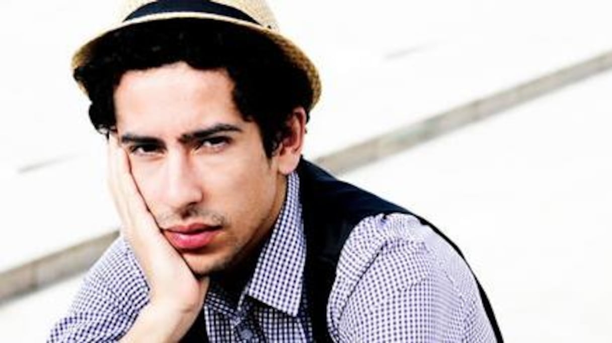 Le chanteur et comédien Fayçal Azizi reprend un classique de la chanson traditionnelle juive marocaine.