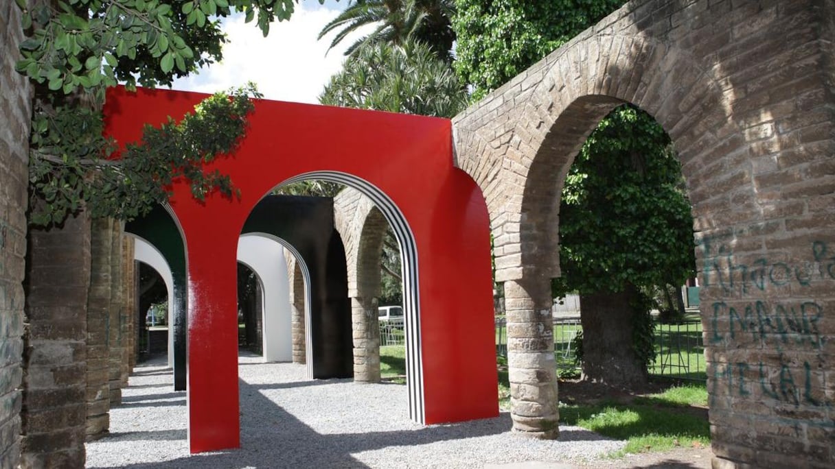 “D'une arche aux autres”, l'installation de Daniel Buren.
