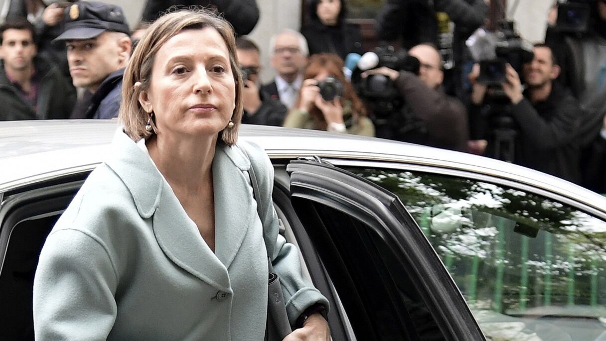 Carme Forcadell, la présidente du Parlement catalan se rend devant la justice espagnole.
