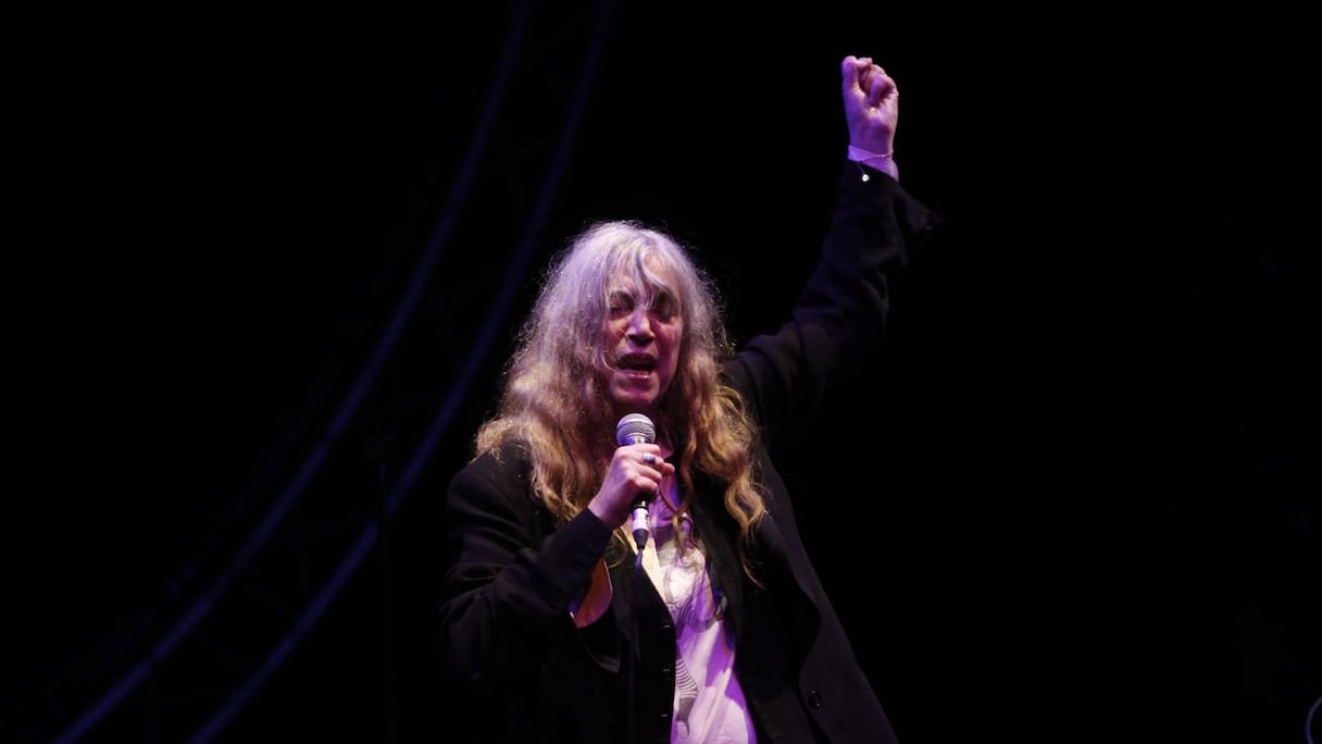 Car Patti Smith ne manque jamais de mettre le feu sur scène et dans la salle. 
