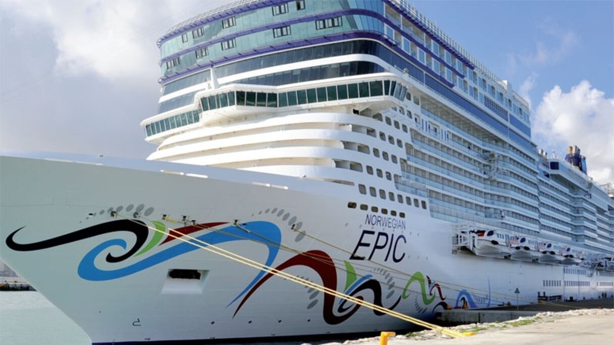 Le troisième plus grand paquebot du monde "Norwegian Epic". Le 8 mars 2016 à Tanger.
