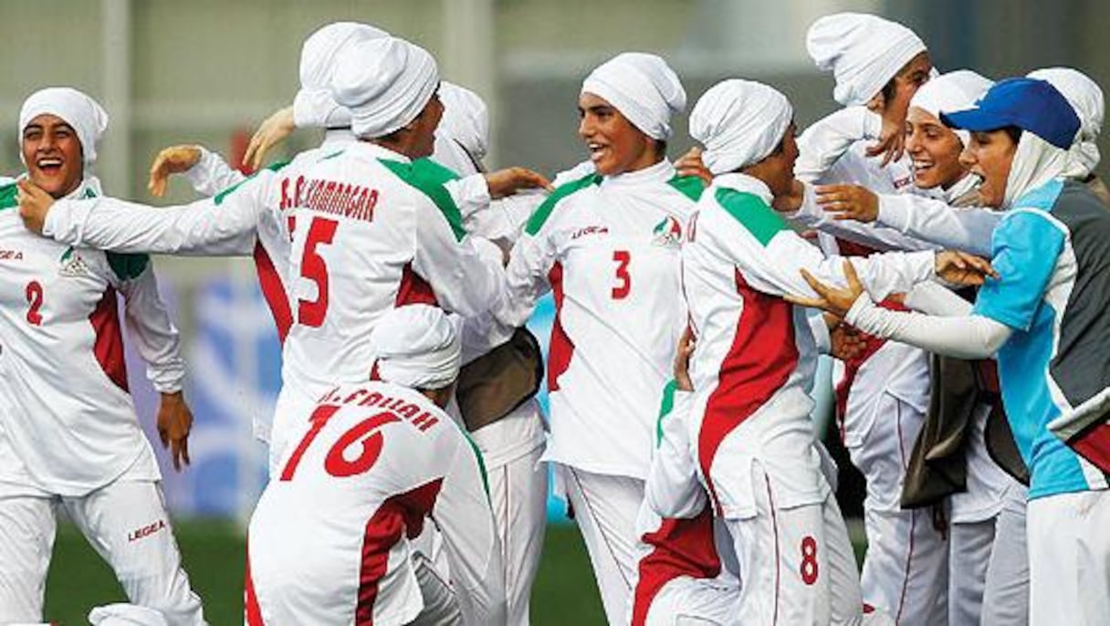 Huit hommes font parti de l'équipe nationale féminine d'iran.
