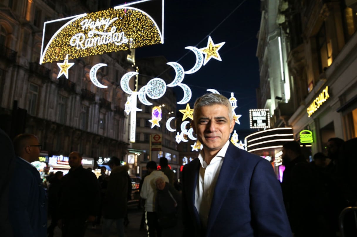 Le maire de Londres, Sadik Khan, a illuminé une partie de Londres au couleurs du Ramadan, le 22 mars 2023.