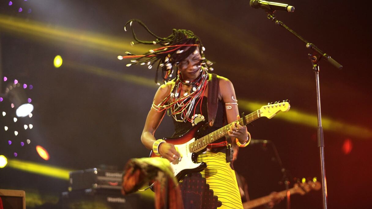 Ses morceaux, merveilleusement mélodiques, s'emballent tout à coup. La fièvre monte, la transe n'est pas loin.