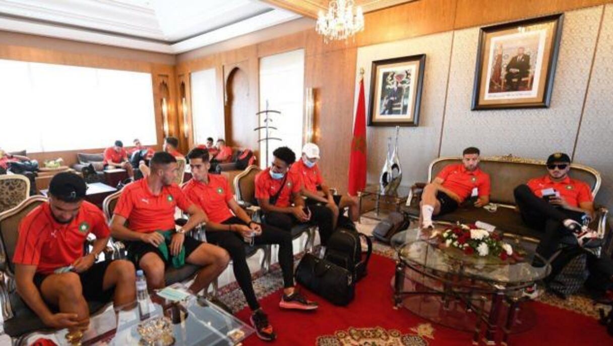 Les joueurs de l'équipe nationale avant le départ pour la Guinée. 
