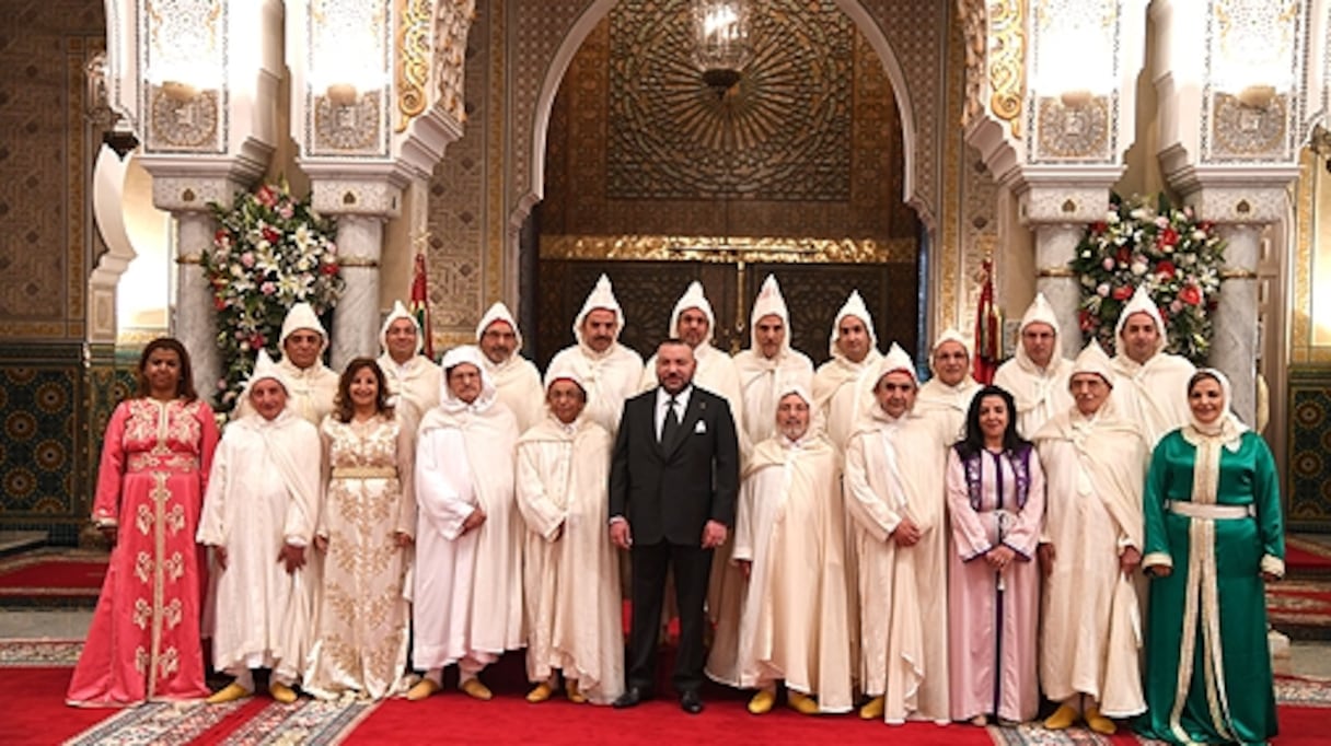 Le roi Mohammed VI entouré des membres du Conseil supérieur du pouvoir judiciaire, ce 6 avril au Palais royal de Rabat
