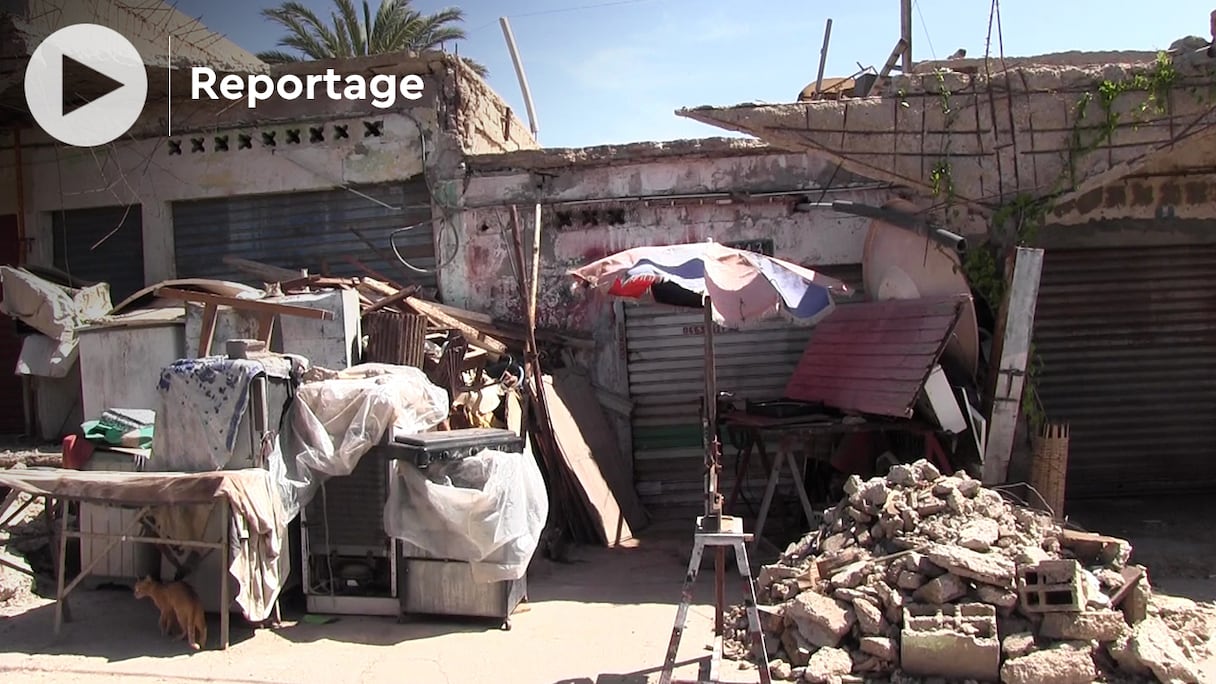 Dans le souk Anza, à Agadir, plusieurs boutiques se sont effondrées et bien d'autres menacent ruine.
