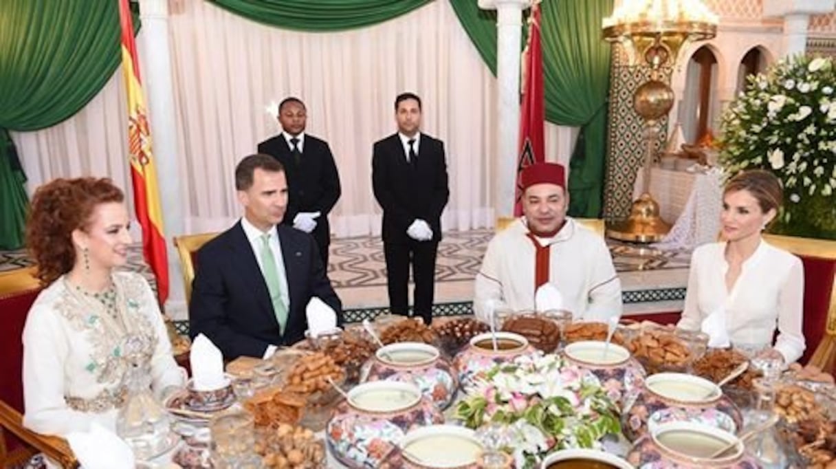 Le roi Mohammed VI a offert, lundi, au palais royal à Rabat, un Iftar officiel en l'honneur du roi Felipe VI d'Espagne et de la Reine Letezia.
