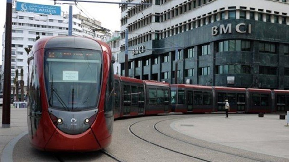 Ligne T1 du tramway de Casablanca, place des Nations Unies. 
