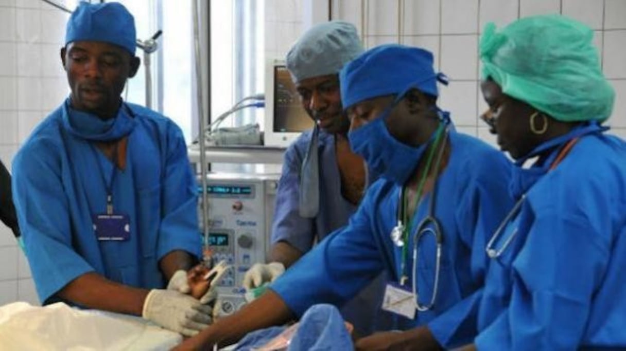 Médecins camerounais.
