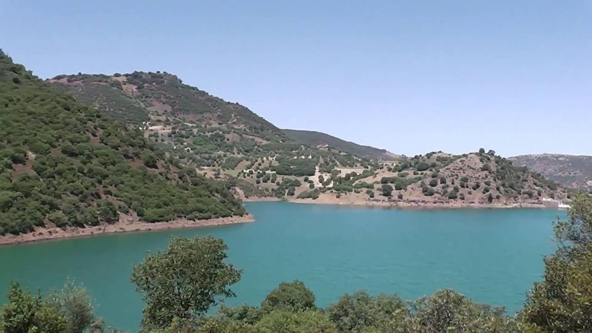 Barrage de Bab Louta, dans le parc national de Tazzeka (à 130 km de Fès). Des milliers d'oiseaux, migrateurs ou non, s'y ébattent, dont le canard souchet, le canard siffleur, le foulque à crête, ou encore la sarcelle d’été et d’hiver. 
