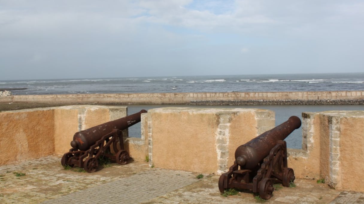 L'océan Atlantique, vu des remparts d'El Jadida. L'ancienne Mazagan n'a pu être libérée qu'en 1769 du joug portugais, par le sultan alaouite Sidi Mohammed Ben Abdellah. Le développement de la ville, devenue El Jadida, n'a repris qu’à la fin du XIXe siècle.
