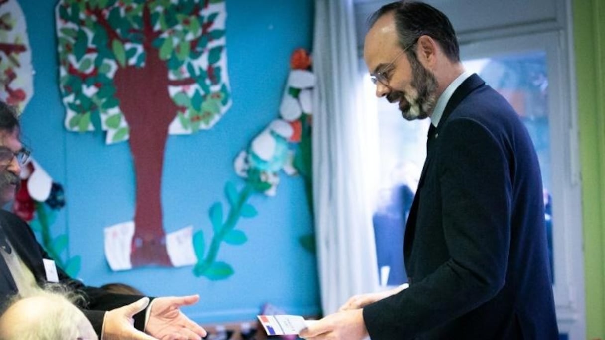 Le Premier ministre français Edouard Philippe vote aux élections municipales de ce dimanche 15 mars, dans sa ville du Havre, où il s'est porté candidat. 
