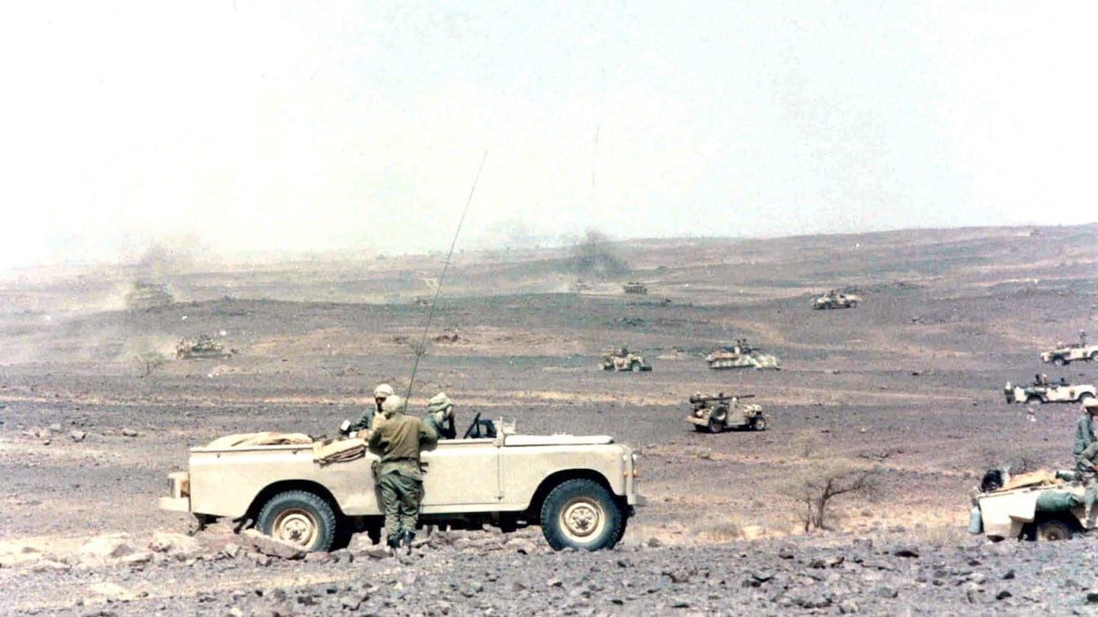 Avancement de la colonne des FAR dans la region d'Akhchach (on distingue des M113 et M163). 
