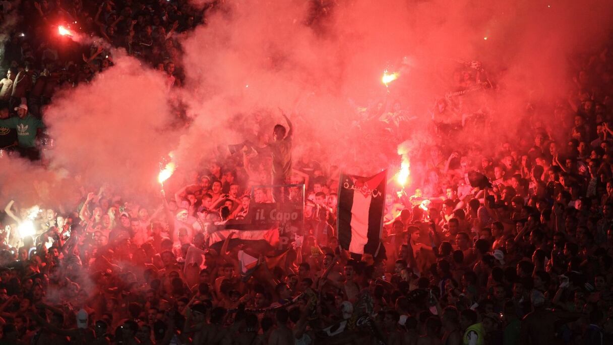A la fête? C'est bien peu dire. Le public, enfiévré, a littéralement embrasé le stade!
