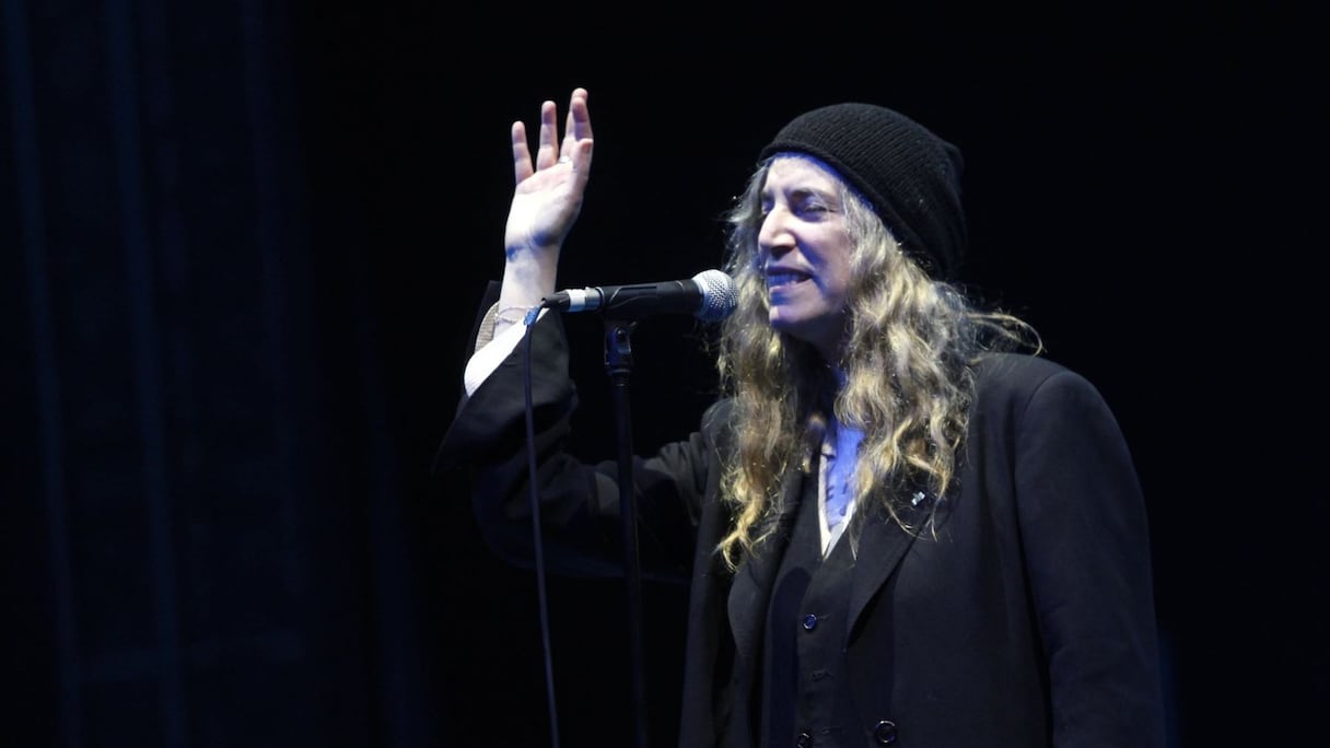 Patti Smith la rockeuse, Patti Smith la poétesse. Celle qui a inspiré le mouvement punk des années 70 sait mettre de la douceur et du lyrisme dans ses chants. 
