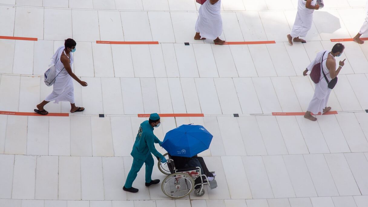 Le pélerinage du Hajj 2020 commence, encadré par des mesures sanitaires strictes.
