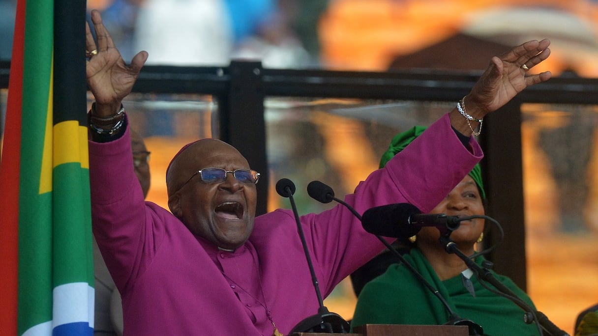 L'archevêque sud-africain Desmond Tutu (1931 - 2021) prend la parole lors du service commémoratif de l'ancien président sud-africain Nelson Mandela, à Johannesburg, le 10 décembre 2013.
