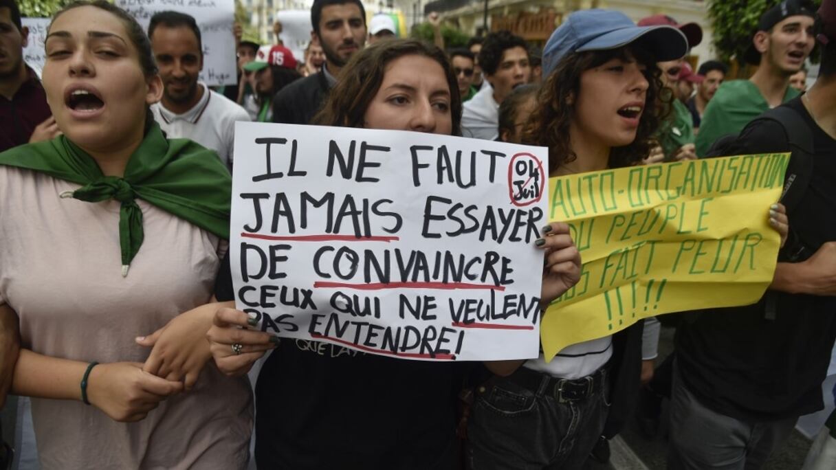 Manifestations d'étudiants contre Gaïd Salah le 21 mai 2019.
