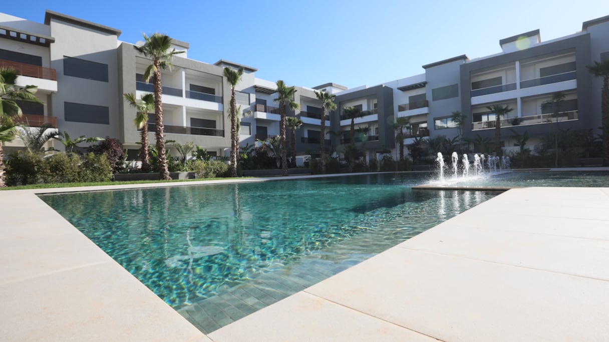 Une des piscines de l'ensemble résidentiel Terra Bouskoura.
