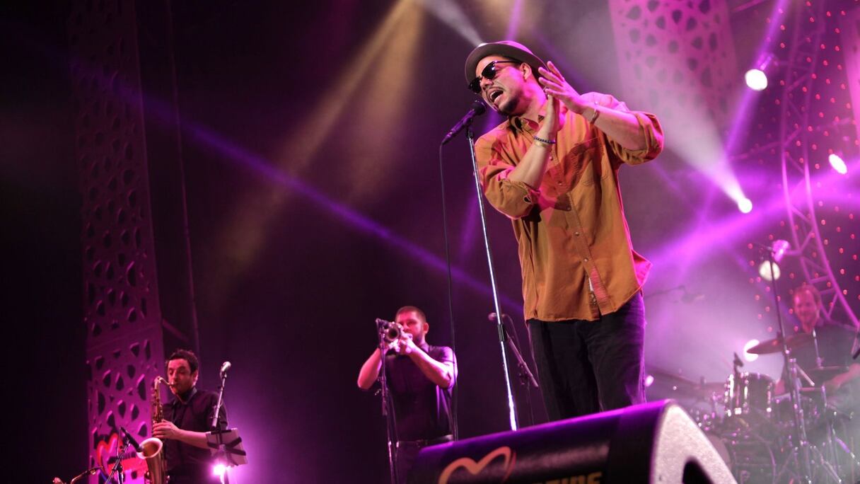 Sur la scène du Bouregreg, la soul est à l'honneur avec le bouleversant Ben l'Oncle Soul. Une voix qui prend aux tripes. Des morceaux mythiques auxquels le chanteur insufle sa belle sensibilité. Une soirée mémorable!
