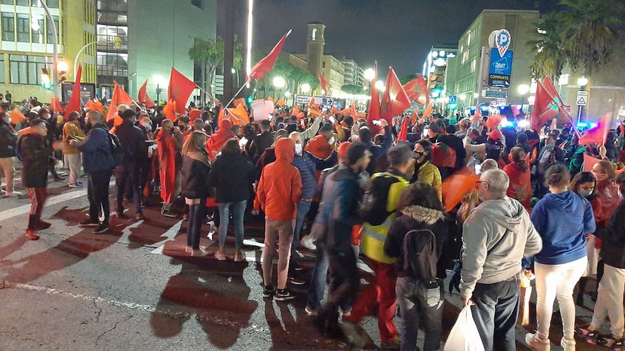 Imposante manifestation des Marocains pour dénoncer les actes criminels du polisario à Tarragone en Catalogne (Espagne).
